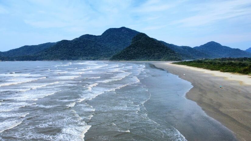 A praia do Guara&uacute; combina natureza preservada e clima tranquilo para quem busca desacelerar / Lelo
