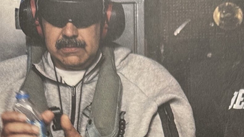 O líder venezuelano Nicolás Maduro após captura do governo norte-americano, supostamente algemado/The White House