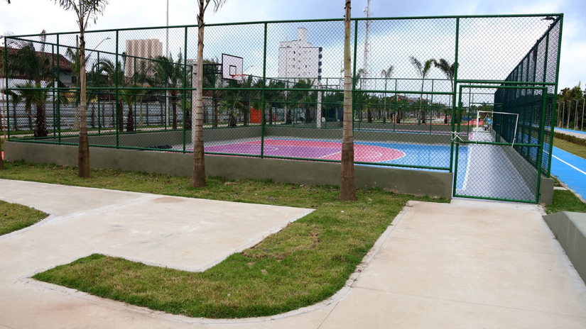 Entre os diferenciais do novo equipamento público de Praia Grande está o ringue de patinação e uma ciclovia integrada ao paisagismo/Reprodução