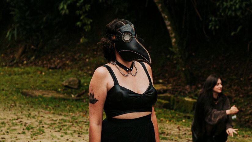 No início do século 20, portos como o de Santos eram portas de entrada para o progresso, mas também para epidemias. A peste bubônica forçava quarentenas rígidas e desinfecções severas em bagagens, mudando o destino de milhares de imigrantes que chegavam ao país/Pexels