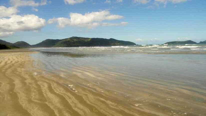  A Praia da Fazenda é o cenário ideal para quem busca ecoturismo e isolamento / Divulgação/PMU