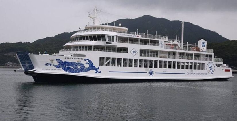 Operando quatro viagens di&aacute;rias em uma regi&atilde;o tur&iacute;stica estrat&eacute;gica do Jap&atilde;o, o navio enfrenta tr&aacute;fego intenso com tecnologia avan&ccedil;ada