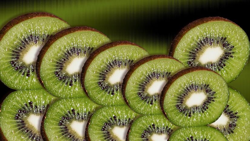 O kiwi ajuda a fortalecer o sistema imunológico e o funcionamento do organismo / Pixabay