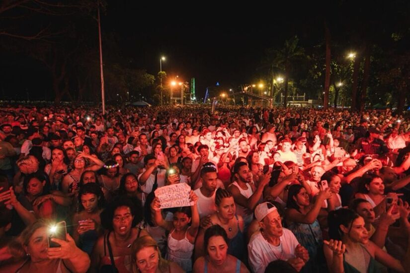 P&uacute;blico acompanha a programa&ccedil;&atilde;o do R&eacute;veillon com estrutura completa e seguran&ccedil;a refor&ccedil;ada (Divulga&ccedil;&atilde;o/PMC)