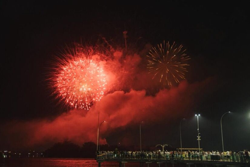 Evento reuniu moradores e visitantes em uma das maiores festas de R&eacute;veillon da Baixada Santista (Divulga&ccedil;&atilde;o/PMC)