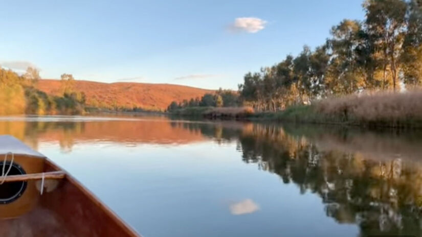 Mais antigo que os dinossauros, o rio Finke preserva em seu leito a mem&oacute;ria profunda da hist&oacute;ria do planeta/Freepik