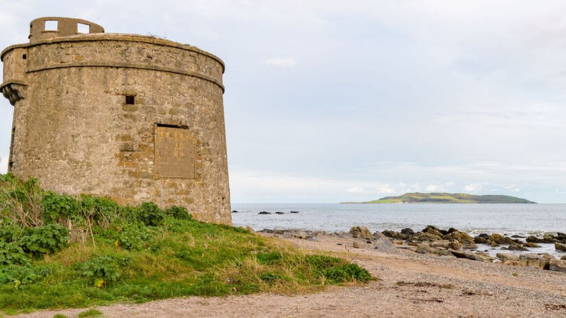 A Torre Martello de Balcarrick foi erguida em granito maciço e alvenaria tradicional / Bohan Hyland & Associates/Daft.ie