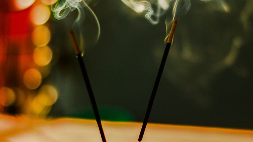 Mirra  indicada para momentos de recolhimento e encerramento emocional, ajuda a desacelerar e silenciar excessos internos/Pexels