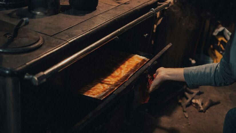 Acabe com o cheiro de gordura e comida queimada no forno com este truque caseiro de vinagre/Pexels