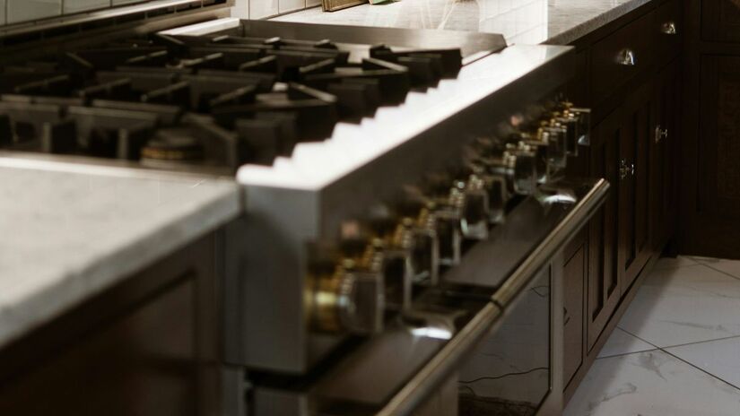 Limpar o forno sem esforço e sem gastar com produtos químicos caros usando vinagre/Pexels