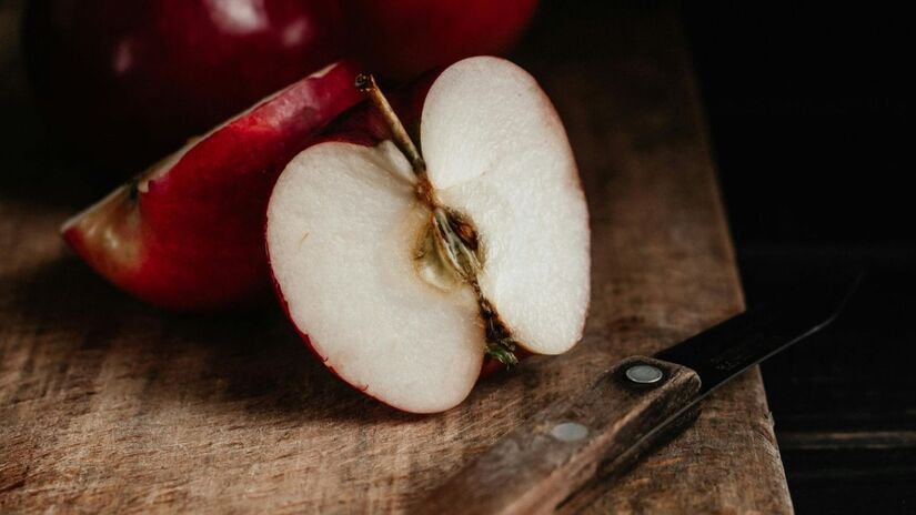 Tradicionalmente feito apenas com maçãs cozidas e canela, o purê industrializado entrou na mira de nutricionistas devido ao alto índice de conservantes/Pexels