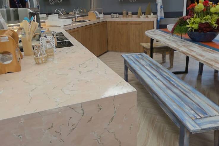 Fãs se aproximam da Casa de Vidro para acompanhar tudo de perto /reprodução