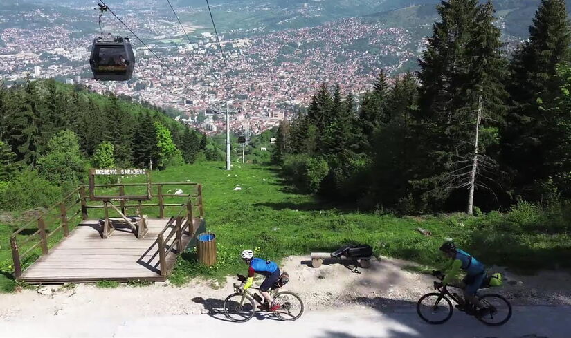 Inaugurada em 2024, a rota Trans Dinarica foi a primeira a passar pelos sete países que formam a região dos Bálcãs / Reprodução/YouTube