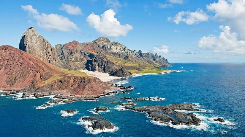 Martim Vaz é formado por quatro pequenas ilhas de origem vulcânica ligadas geologicamente à Ilha da Trindade / Reprodução/YouTube