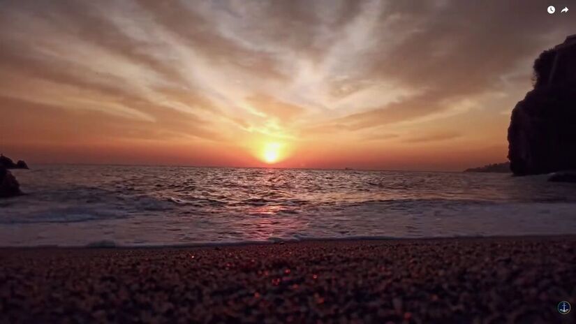 Essa estrutura abriga ecossistemas marinhos raros, com recifes isolados e grande diversidade de espécies / Reprodução/YouTube