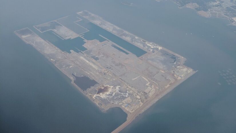 Vista aérea do Aeroporto Internacional de Dalian Jinzhouwan / Temptation115/Wikimedia Commons