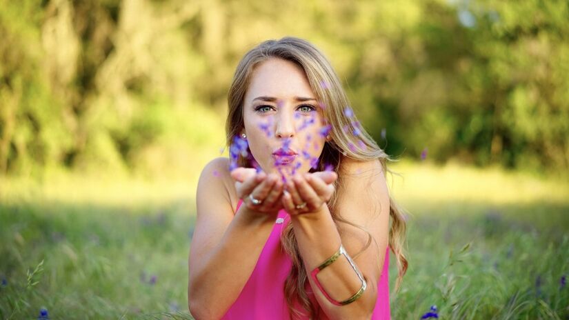 A busca pela felicidade também envolve autoconhecimento e equilíbrio / Pixabay
