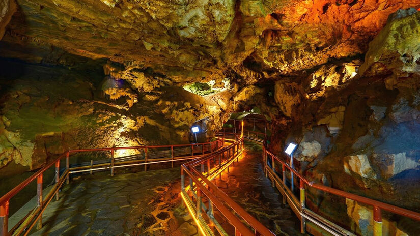 Com cerca de 1.510 metros de comprimento, a formação de calcário surgiu há mais de 400 milhões de anos / Estúdio de Relações Internacionais da Organização de Turismo da Coreia