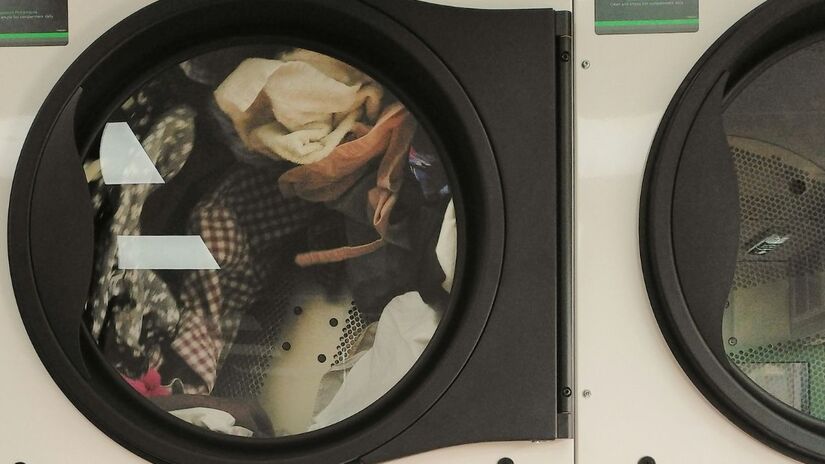 Detergentes atuais s&atilde;o desenvolvidos para atuar de forma eficaz, mesmo em temperaturas entre 20 &deg;C e 40 &deg;C. Unsplash/Alisha Deakin
