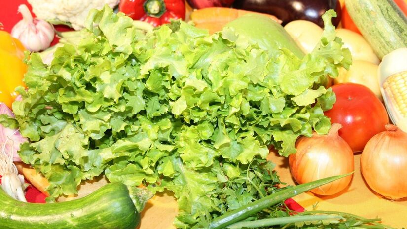 Manter uma alimentação equilibrada ajuda a controlar colesterol e pressão arterial / Pixabay