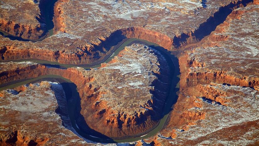 O Green River atravessa Wyoming, Utah e Colorado, registrando em seu trajeto as transformações lentas e profundas da crosta terrestre / Foto: Wikipédia Commons