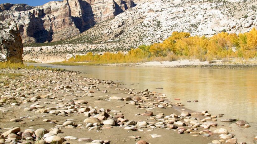 O fenômeno associado ao "gotejamento litosférico" remodelou o relevo da região, alterando a percepção do declive ao longo do curso do Green River / Foto: Wikipédia Commons