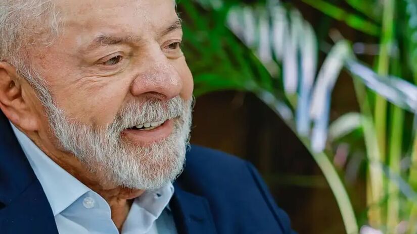 O presidente Luiz Inácio Lula da Silva foi tema de samba-enredo no Carnaval, em uma homenagem que gerou debate ao ser interpretada por críticos como possível pré-campanha eleitoral. Créditos: Ricardo Stuckert / PR.