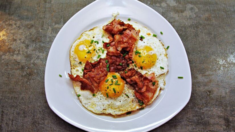 O acompanhamento profissional orienta adaptações mais seguras na alimentação / Pixabay