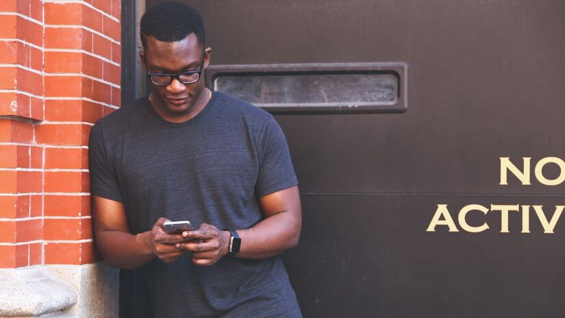 Ouvir tudo em velocidade maior pode reduzir pausas naturais de reflexão e absorção / Pixabay