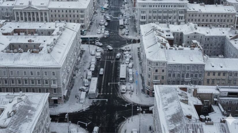Por conta dessa ação, o ambiente acaba sofrendo influências naturais no clima, nos regimes de chuvas e nos ecossistemas marinhos (Google Gemini/Imagem Gerada por IA)