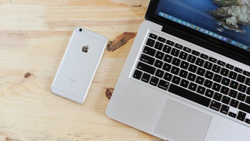 Silenciar ou afastar o celular durante os estudos pode aumentar significativamente o rendimento / Pixabay