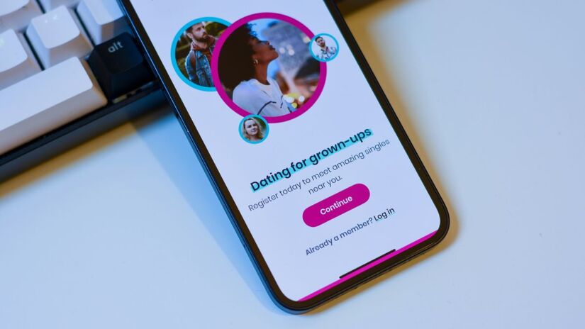 Golpistas utilizam técnicas de inteligência artificial, como os chamados "deepfakes", para criar imagens e vídeos falsos extremamente realistas e dificultar a identificação de perfis fraudulentos. Unsplash/Nik
