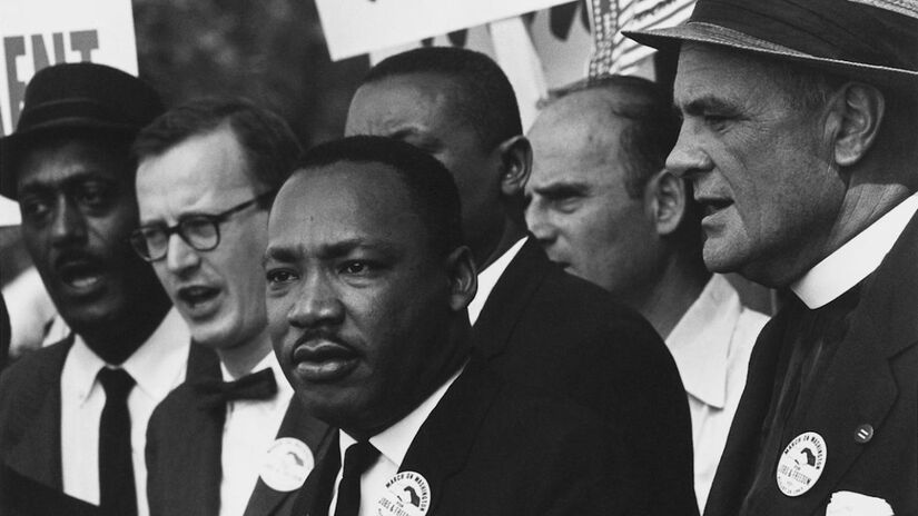 1968, tensões e violência global: O ano foi marcado por turbulência política, protestos e assassinatos que chocaram o mundo. Nos Estados Unidos, as mortes de Martin Luther King Jr. e Robert F. Kennedy geraram forte instabilidade social. / Administração Nacional de Arquivos e Registros dos EUA