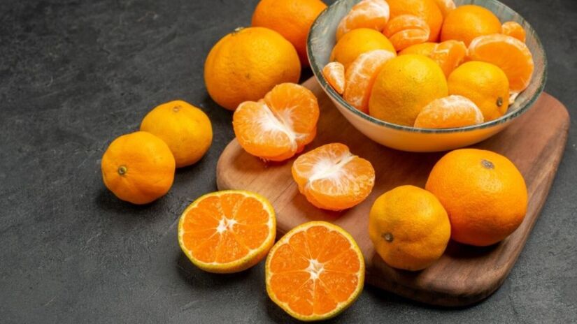 Conhecida por muitos nomes, a tangerina é presença garantida nas feiras e mesas do Brasil. Popular, aromática e fácil de descascar, conquista gerações pelo sabor e praticidade. /freepik