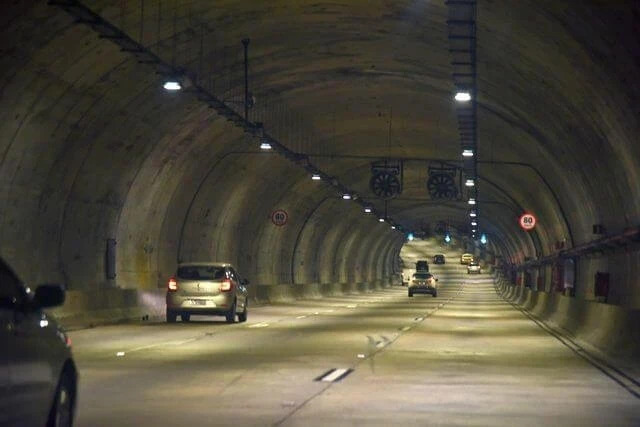 Já com veículos transitando / Reprodução