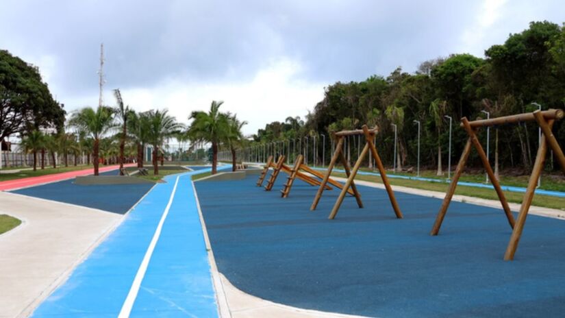 A estrutura esportiva do complexo conta com quadras de basquete 3x3 e campos de futebol para atender a comunidade do Bairro Mirim/Reprodução
