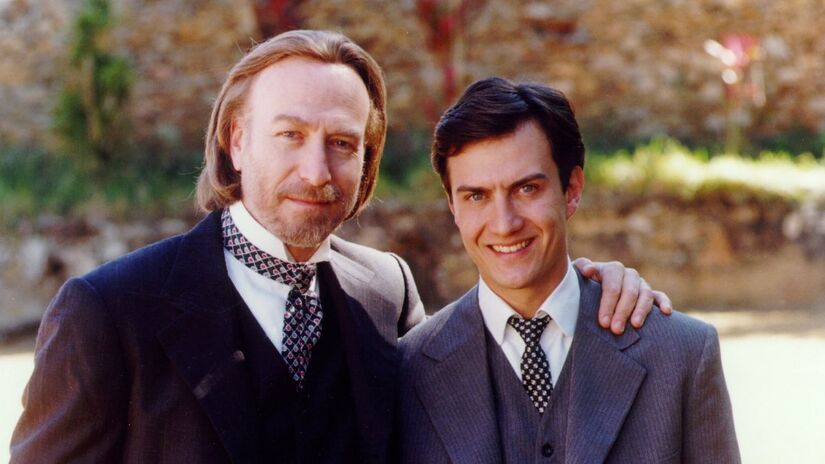 Altino (Odilon Wagner) e Augusto (Gabriel Braga Nunes)/Globo
