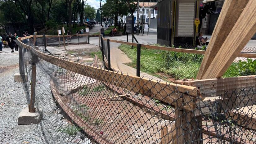 Três pontos das obras precisaram de paralisação total para o chamado resgate arqueológico. Em ruas como Direita e Quintino Bocaiúva, fundações antigas preservadas sob camadas de aterro ampliaram as escavações e revelaram novas pistas da São Paulo antiga. Jonatas Oliveira/DL