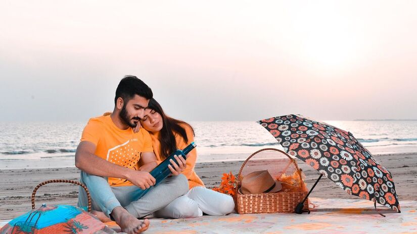 Alimentos leves e bem refrigerados ajudam a evitar mal-estar e tornam o passeio mais seguro no calor intenso/Pixabay
