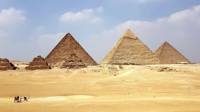 A Represa Ghir el-Mudir e compartimentos escavados ao redor da pirâmide passam a ser vistos como partes de um complexo sistema hidráulico de retenção e filtragem de água/Reprodução