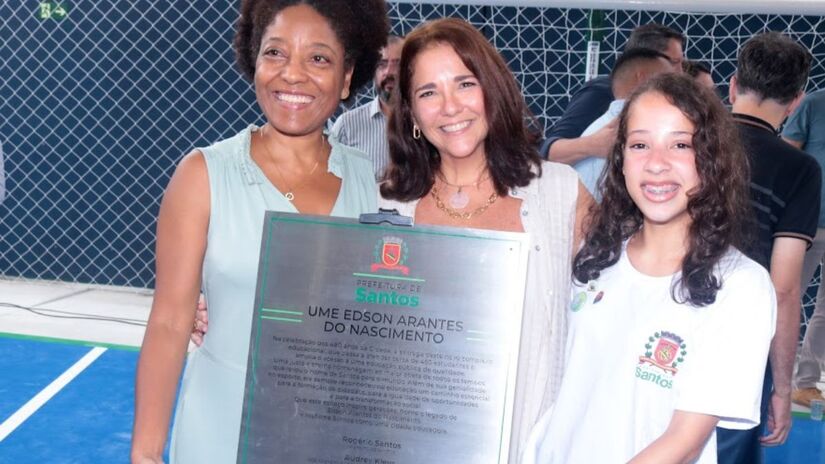 Com projeto que integra a arquitetura moderna ao patrimônio histórico da Igreja Bom Pastor, a nova UME destaca-se na paisagem da Avenida Ana Costa. /Divulgação
