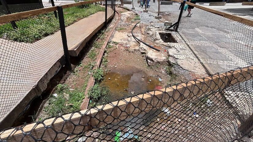 As obras de revitalização dos calçadões do Triângulo Histórico, no Centro de São Paulo, avançam com atenção redobrada ao subsolo. A expectativa é de novos achados arqueológicos na Praça Antônio Prado, área marcada por séculos de ocupação histórica. Jonatas Oliveira/DL
