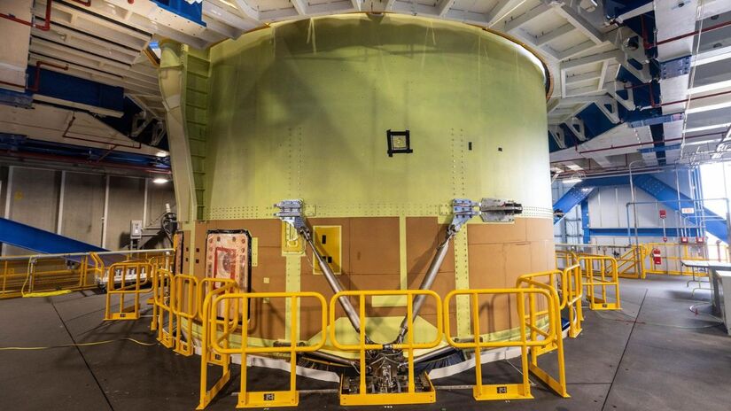 Detalhe da umbilical de serviço onde ocorreu a falha técnica no foguete Mesmo componente já havia causado atrasos durante a missão Artemis I em 2022/NASA/Cory Huston