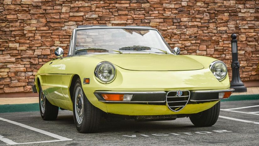 O modelo Town Square, criado em San Diego, recria ambientes do passado para estimular a memória afetiva / Pixabay