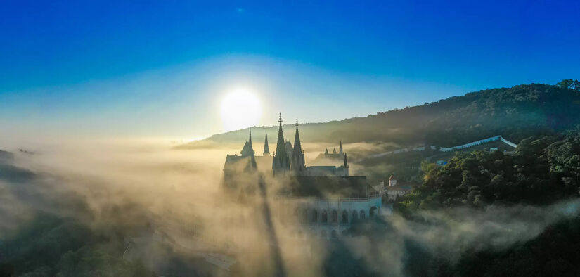 Arquitetura gótica e paz: o refúgio secreto dos Arautos / Reprodução