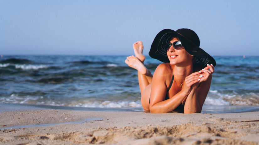 O resultado valoriza a silhueta e destaca o contraste entre os tecidos / Freepik/senivpetro