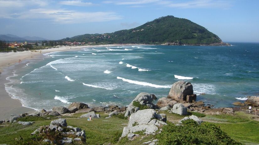 A ambientação costeira funciona como elemento central da história / Wikimedia Commons/Grm.gustavo