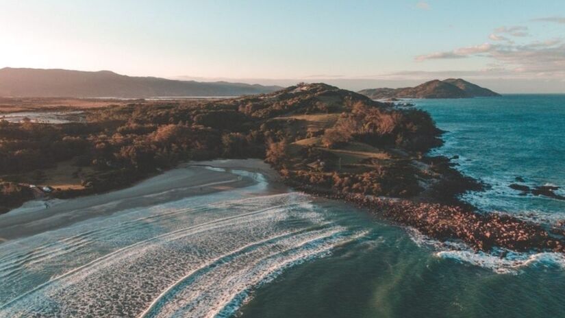 O escritor tinha familiares na região e enfrentou uma perda marcante na adolescência / Divulgação/Prefeitura de Garopaba