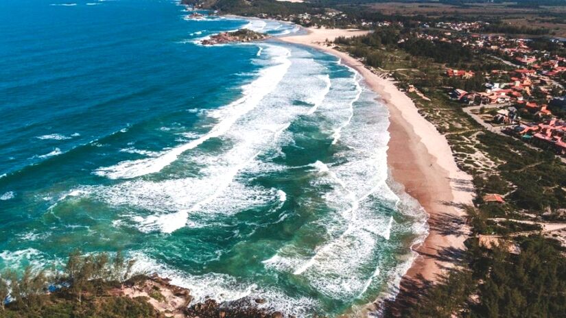 Diversos cenários conhecidos de Garopaba são mencionados ao longo do romance / Divulgação/Prefeitura de Garopaba