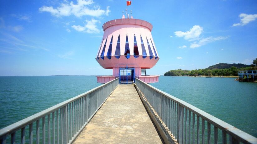 Hoje, o lago é resultado direto de uma obra de engenharia voltada à gestão hídrica e irrigação / Skydtt/Wikimedia Commons